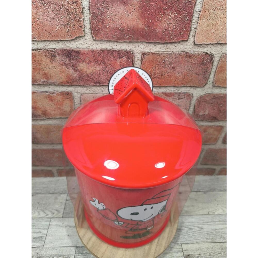 BioWorld Snoopy Woodstock Red Christmas Cookie Jar Canister Doghouse Handle New - Picture 2 of 10
